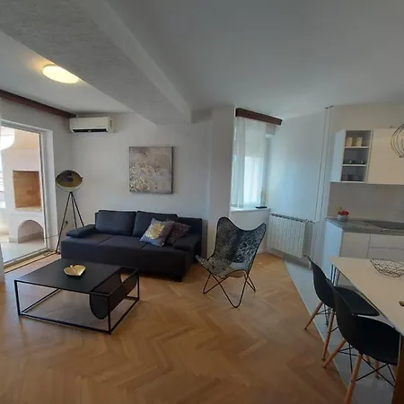 Apartament Fugosic *